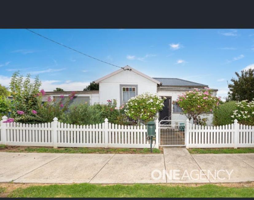 Stylish Lake Albert Cottage, Wagga Wagga Exterior photo