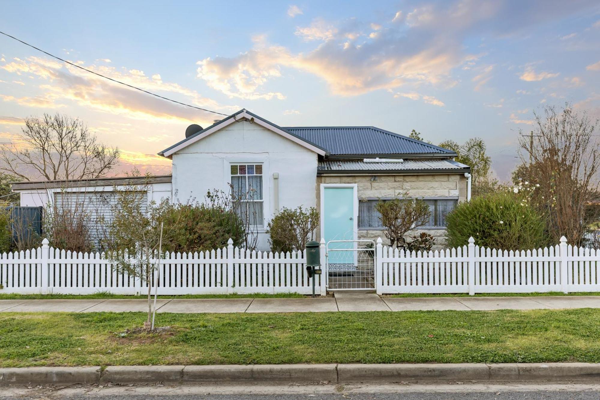 Stylish Lake Albert Cottage, Wagga Wagga Exterior photo